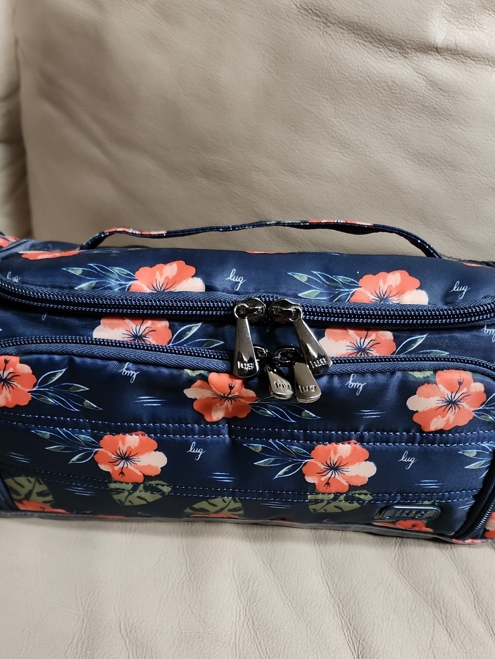 lug Women's Aloha Navy Floral Cosmetic Bag Preowned